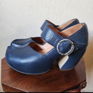 John Fluevog Leader Platform Mary Jane Heels in Navy Blue Leather Size 10